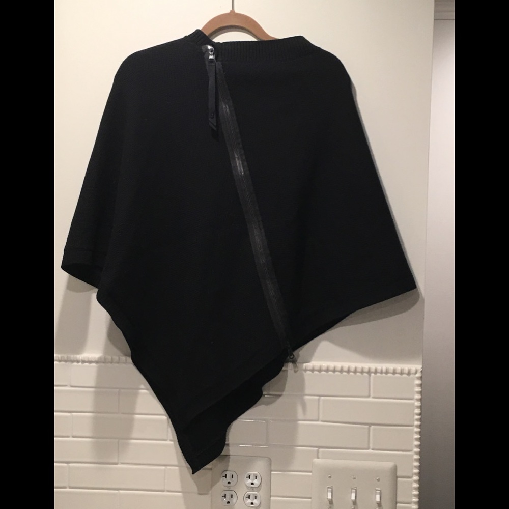 Lululemon cape